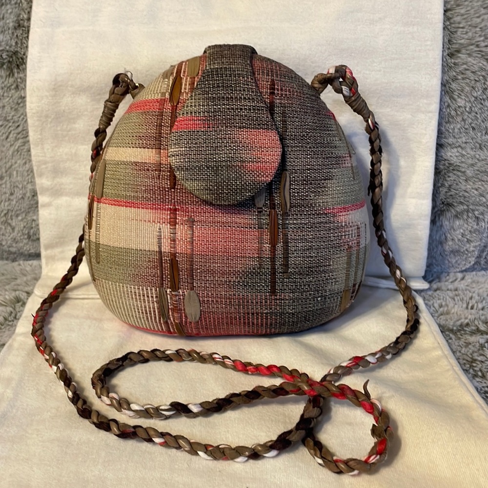 Vintage Tear Drop Clutch/Crossbody/Shoulder Bag w/ Woven Leather Details